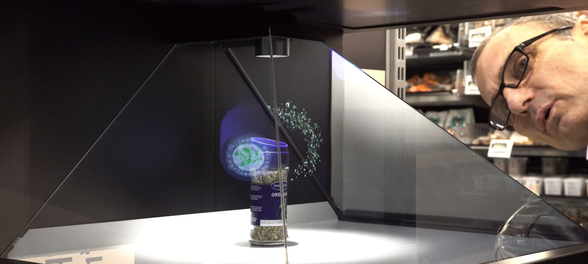3D holographic display for in store marketing and brand activation